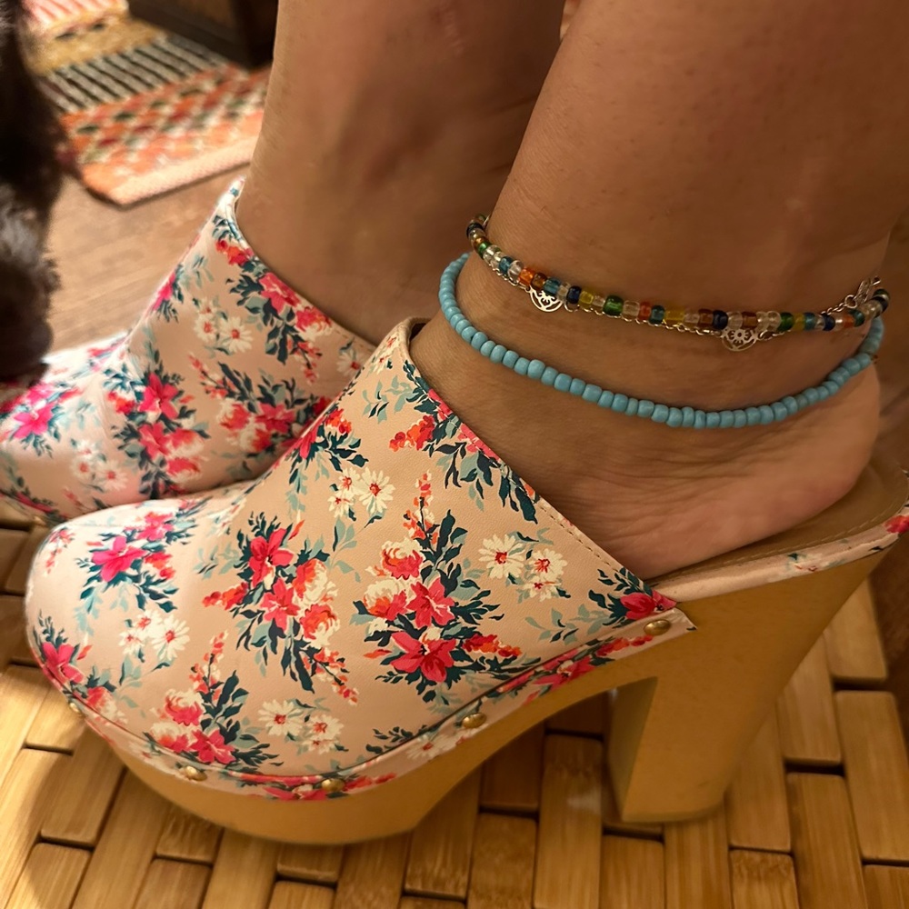Boho Size 11 Floral clog platform mule